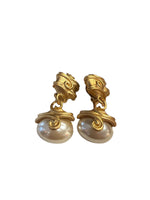 Load image into Gallery viewer, intage unused clip on earrings
